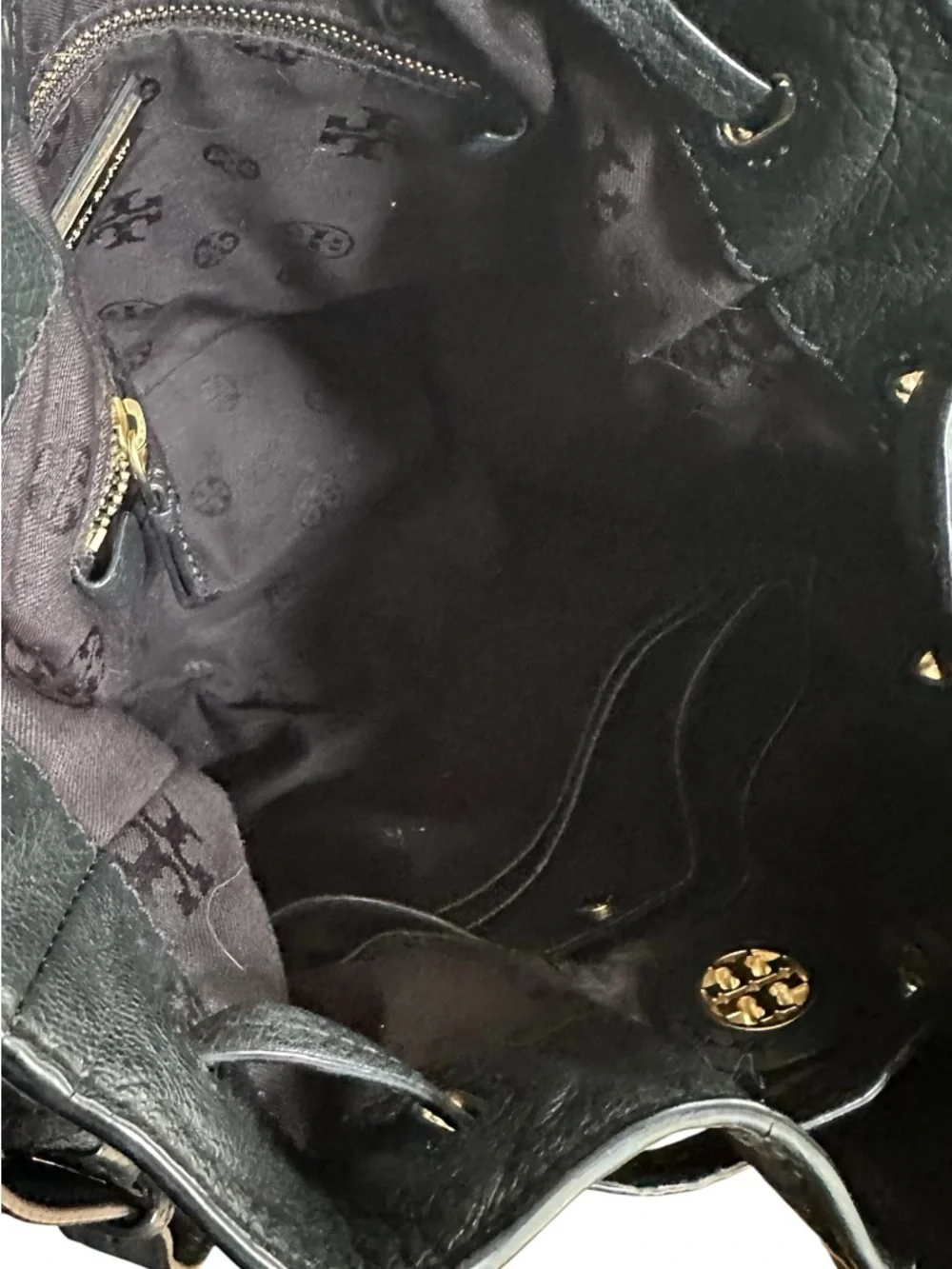 ✨ Tory Burch Black Pebbled Leather Drawstring Bucket Bag Gold Medallion EUC